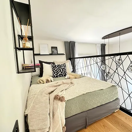 Rentero Modern High Ceiling Loft With Terrace Apartment, Apartment Prag