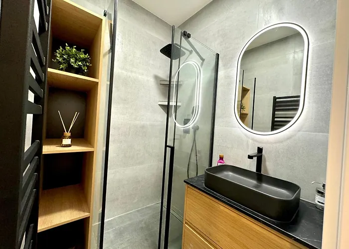 Appartement Rentero Modern High Ceiling Loft With Terrace Apartment,