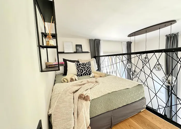 Rentero Modern High Ceiling Loft With Terrace Apartment, Appartement Praag