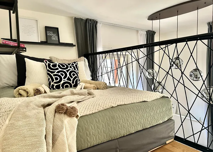 Rentero Modern High Ceiling Loft With Terrace Apartment, Appartement Praag